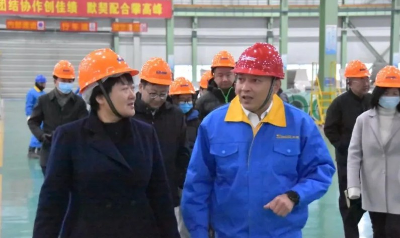 呼和浩特市尖草坪区区委书记刘锦春一行调研304永利集团呼和浩特加工中心
