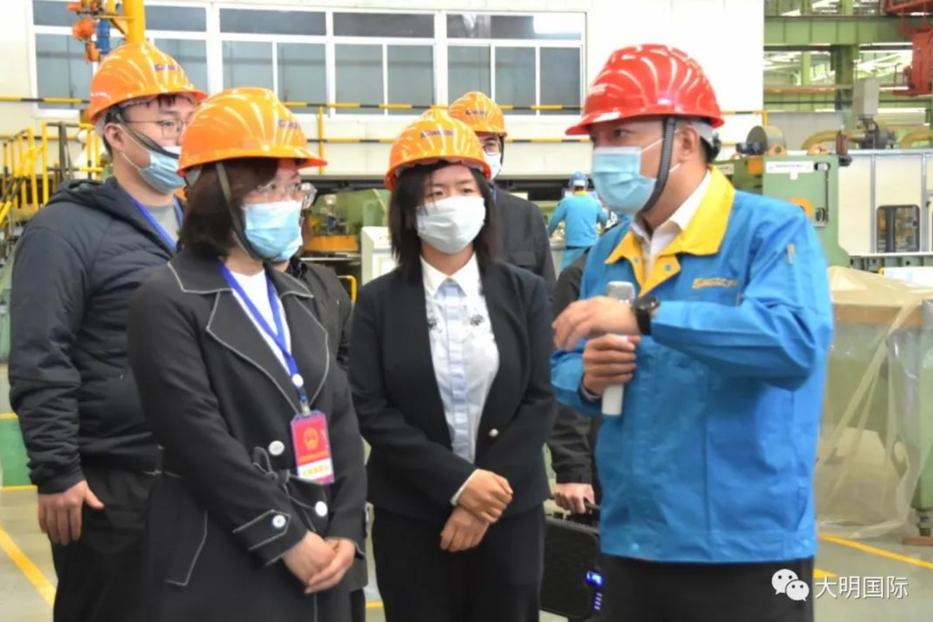 呼和浩特市尖草坪区人大党委会党组书记、主任赵晓红一行调研304永利集团呼和浩特加工中心