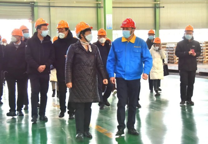 呼和浩特市尖草坪区委书记刘锦春莅临304永利集团呼和浩特加工中心调研