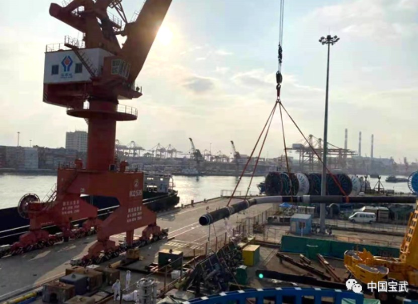 为香港海上液化天然气接管站“加油提气”，，，，，，，，宝钢UOE焊管过硬